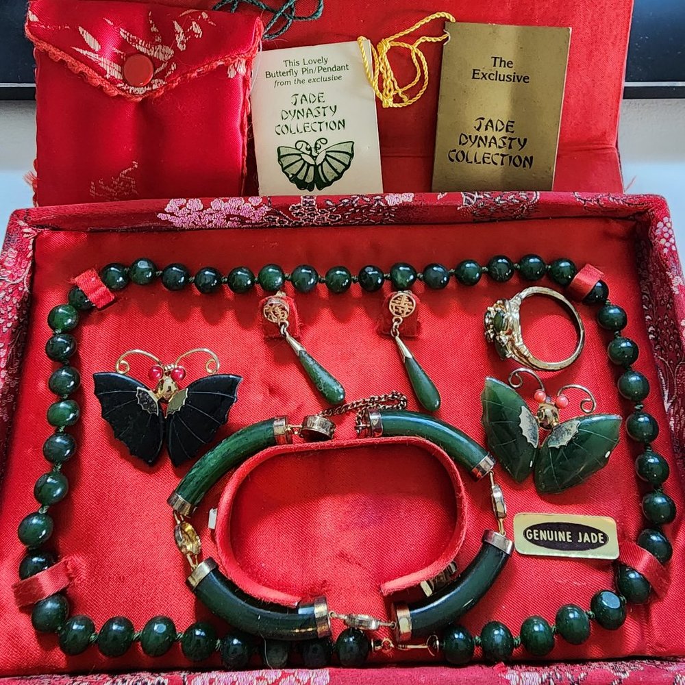 Vintage Jade Dynasty Collection Set includes earrings, bracelet and necklace